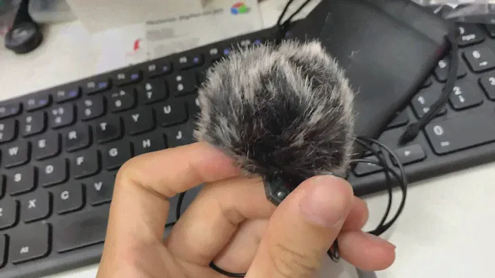 Fitting Fur Windshield On To Rode Smartlav Plus ( 1 cm Size Fur Windshield )