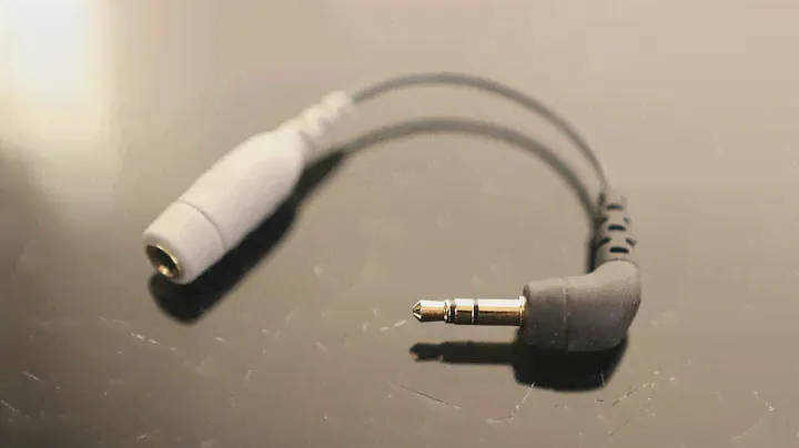 Rode SC3 3.5mm TRRS to TRS Cable Adaptor for smartLav Microphone 90 Degree Angled Elbow