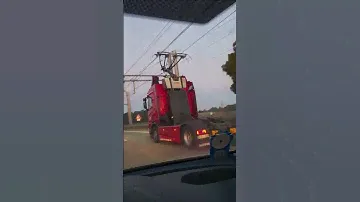 Слышал что будут такие,но никогда их не видел#грузовик #електрическийгрузовик#пантограф