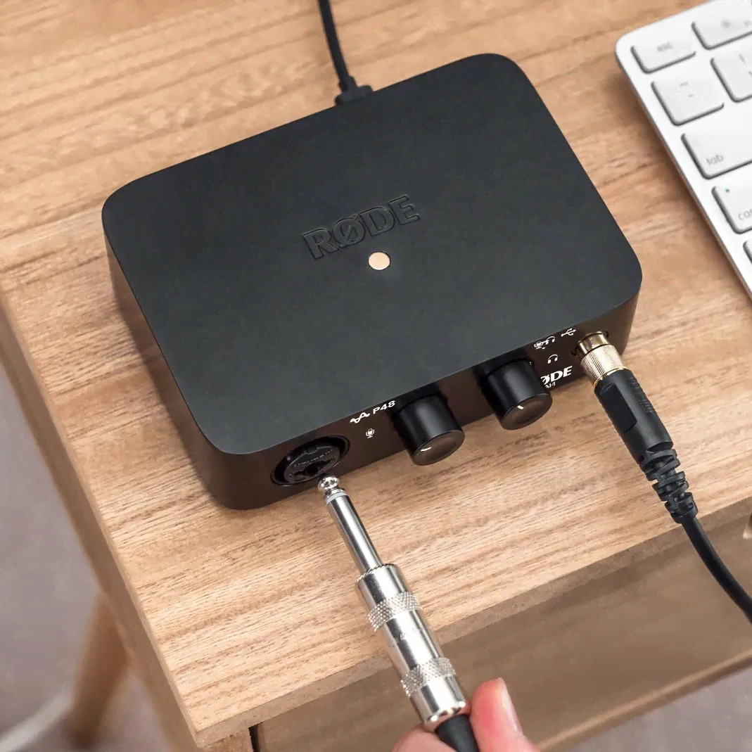 RODE AI-1 одноканальный USB аудиоинтерфейс с комбо XLR/инструмент. входом. Высококачественный усилитель для наушников и балансный TRS Jack выход-1