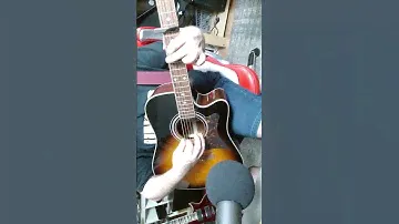 Little Acoustic Original - Epiphone Masterbilt DR 500 MC - Rode M3 Microphone